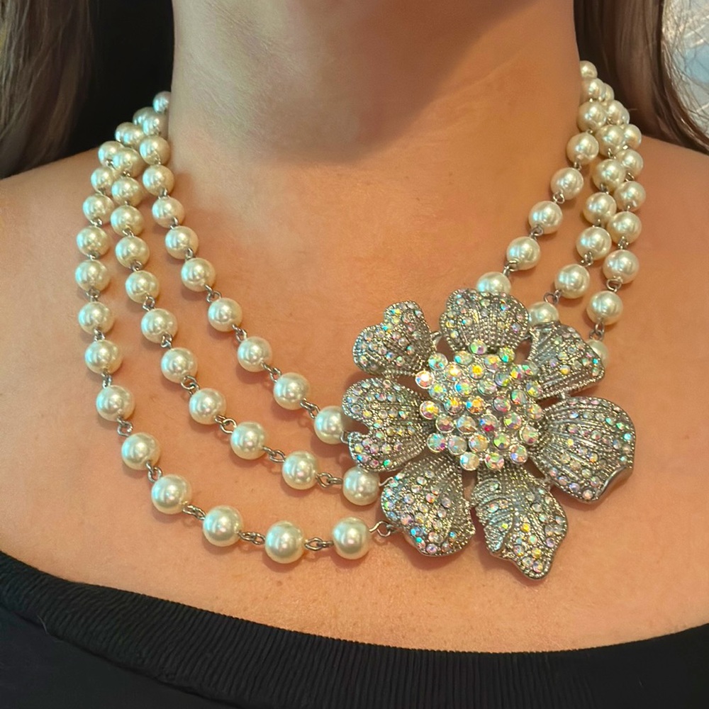 Costume jewelry pearl necklace with large flower